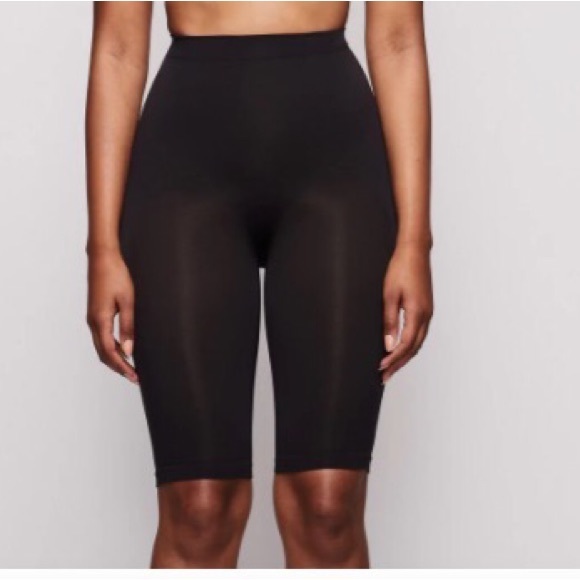 Skims Sculpting short above the knee with open gusset - Picture 2 of 3